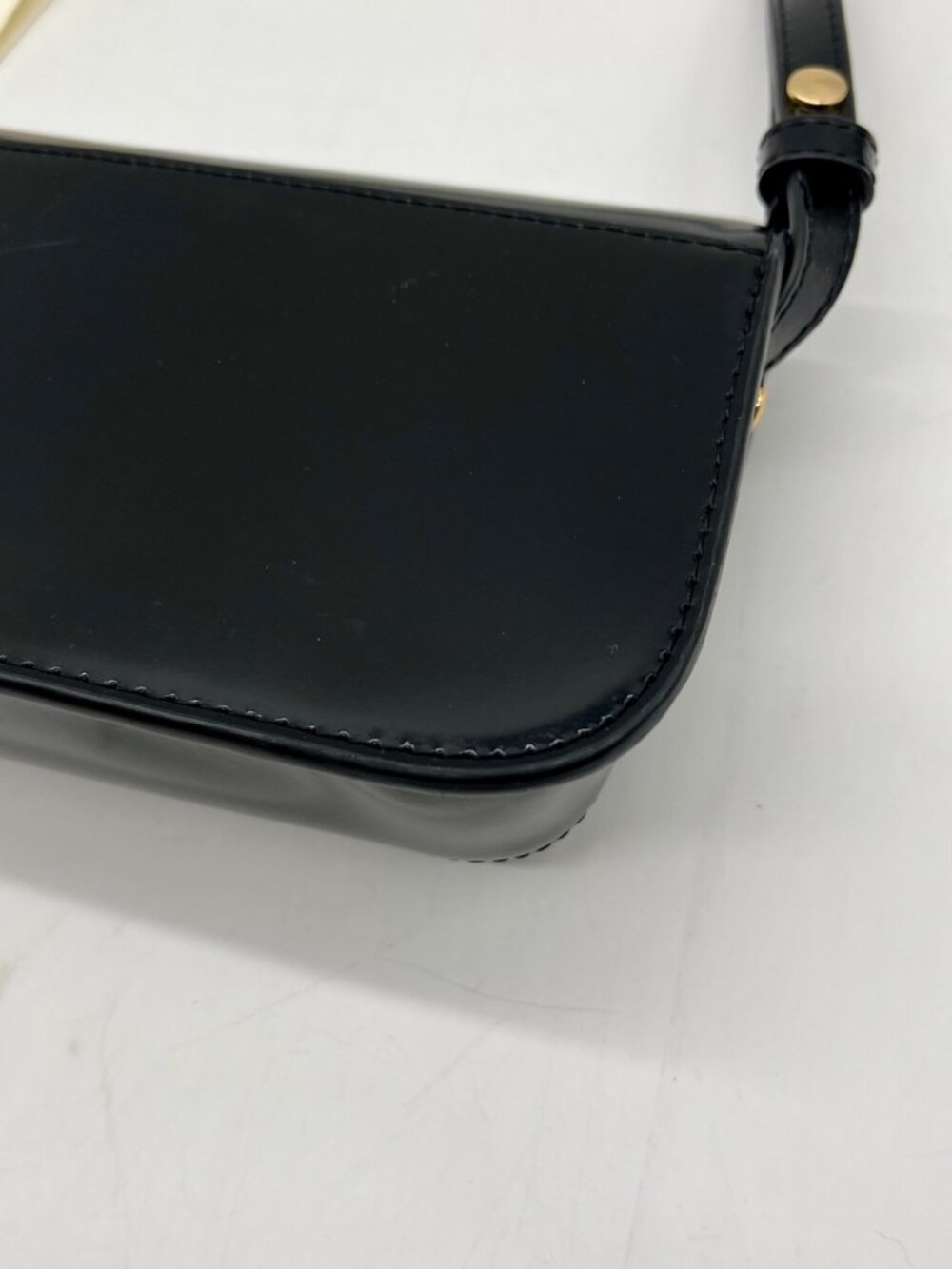 Tory Burch Black Leather Robinson Spazzolato East/Weat Shoulder Bag - Picture 8 of 10